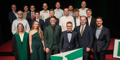 Die Informatik-Graduierten mit Mitgliedern der School of Computer Science 