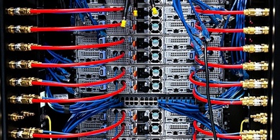 Eine neu entwickelte «On-Chip-Flüssigkeitskühlung» sorgt für eine optimale Wärmerückgewinnung in Rechenzentren.