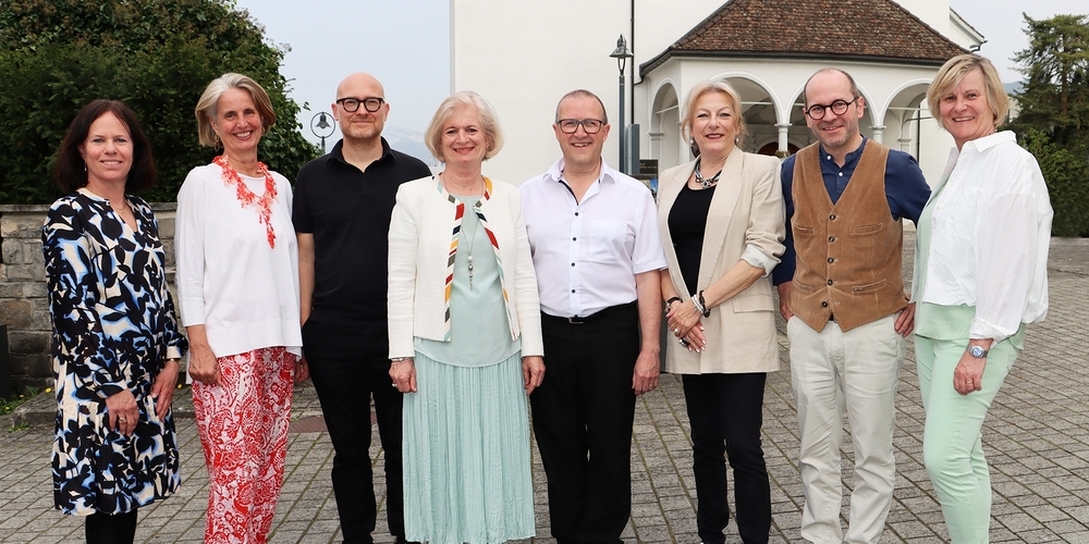 (v.l.)  Erika Rüegg-Ploke (neu), Ursula Grossfeld, Patrick Lambertz, Cornelia Brändli, Alois Artho, Marie-Eve Hofmann-Marsy, Peter Brunner und Evelyne Glaus organisieren als Vorstand die zahlreichen Anlässe des Kunstvereins.