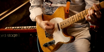 Tumeni Notes mit Marcel Hässig spielen stilistisch offene instrumentale Gitarrenmusik.