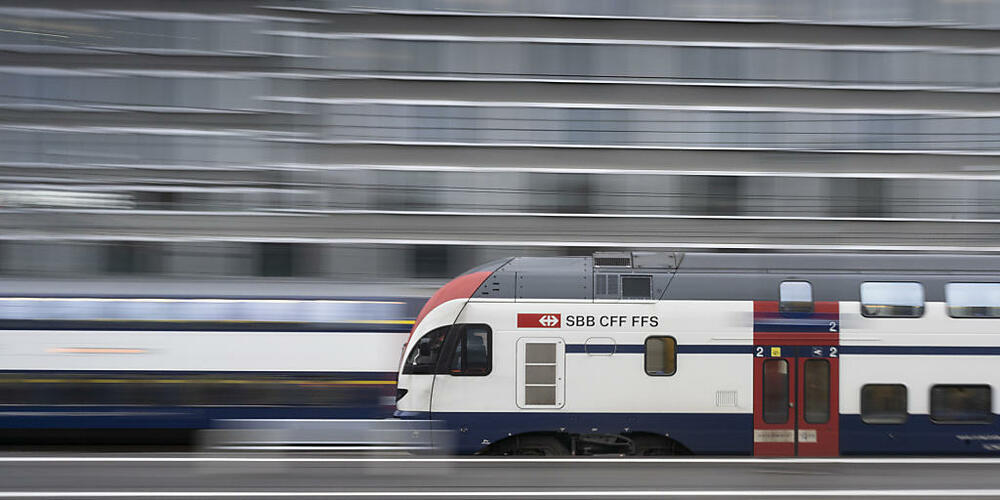 Für das Zürcher S-Bahnnetz gilt wieder ein Bonus-Malus-System: Sind die Züge dreckig oder unpünktlich, müssen die SBB dem ZVV wieder eine Strafe zahlen. (Archivbild)