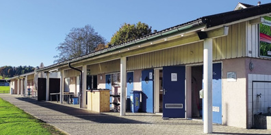 Die Garderobengebäude und das Clubhaus sollen abgerissen und durch einen Neubau ersetzt werden.