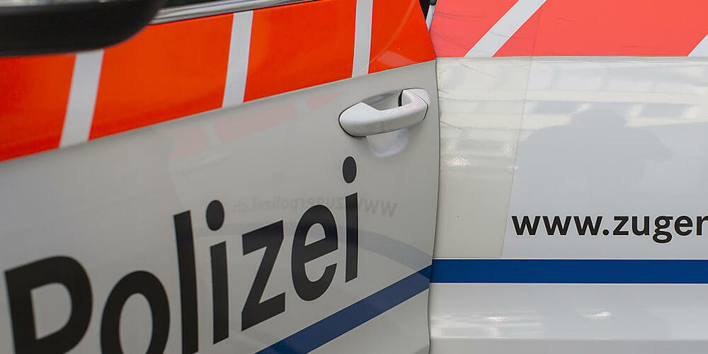Bei einem Selbstunfall hat sich am Freitagabend in Zug eine 79-Jährige schwer verletzt. (Archivbild)
