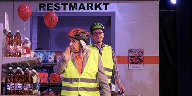Zwerchfellzerfetzend das alte Ehepaar Hermine und Hermann, dargestellt von Susi Miara und Peter Stäuble