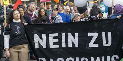 Der Zürcher Kantonsrat fordert vom Regierungsrat einen Massnahmenplan gegen Rassismus. (Symbolbild)