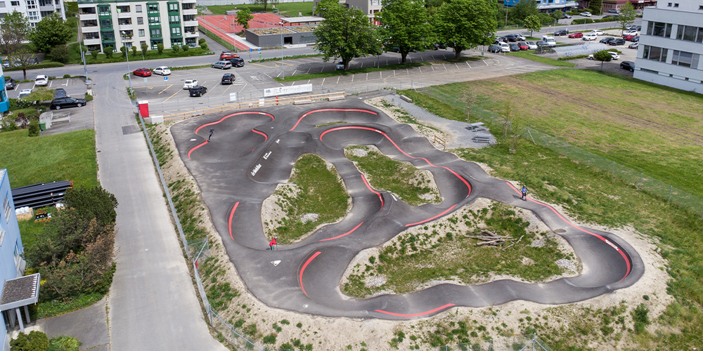 Schon «warmgefahren»: Der Sarganser Pumptrack wird am Samstag mit Ansprachen, Showrides und Musik gefeiert.
