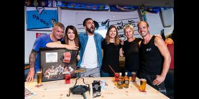 Ein Highlight im Amadeus für Inhaber Stefan Kull (rechts): Schweizer Star-Rapper Bligg (3. v. l.) war 2018 zum Meet & Greet in der Bar.