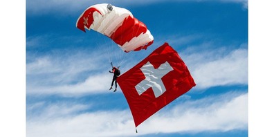 Nicolas Baumann liebt das Fallschirmspringen. 