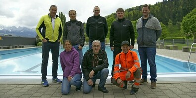 Das sind die Bademeister: Heinz Stampfl, Roland Gächter, Marco Näf, Richard Schröter, Christoph Meyer, Sara Hengartner, Stefan Zünd und Sandro Spitz