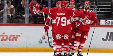 Wegweisend: die Lausanner jubeln über das 2:1 von Tim Bozon.