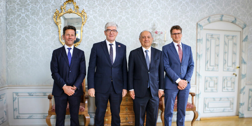 Von links: Generalkonsul Mario Baldi, Regierungspräsident Dr. Jon Domenic Parolini, Botschafter Gian Lorenzo Cornado und Kanzleidirektor Daniel Spadin