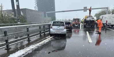 Wegen des Schneefalls kam es am Donnerstag auf der A4 zu Unfällen. 