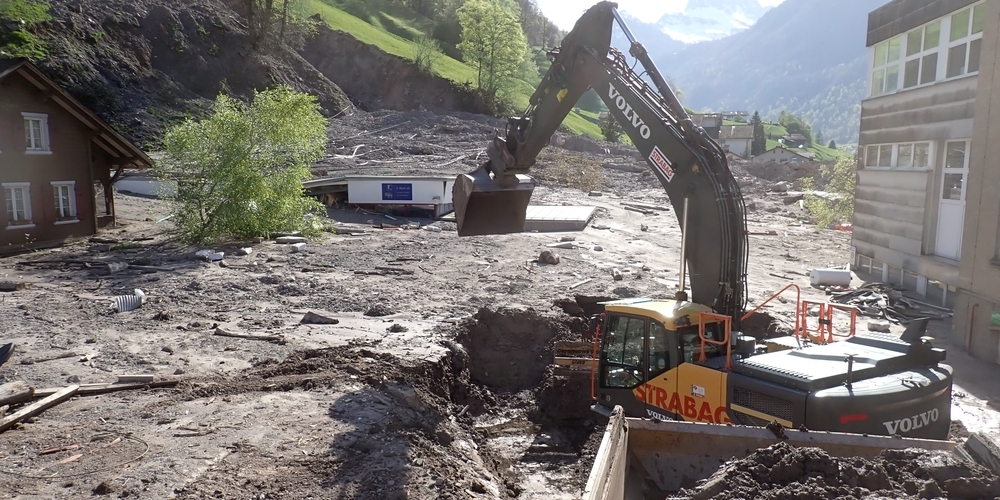 Zur optimalen Nutzung des Ablagerungsraumes muss dieser von den vorhandenen Murgangablagerungen, welche eine  Höhe von bis zu 10 m aufweisen, befreit werden. Das Murgangmaterial wird ortsnah in einen grossen  Geschiebeablagerungsraum eingebaut.