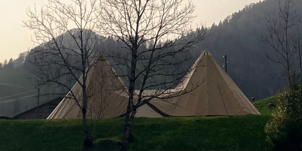 Die Zeltbühne im Atzmännig in Ihrer Entstehung.