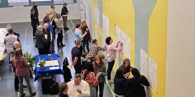 Mit grossem Engagement beteiligten sich Einwohnerinnen und Einwohner der Gemeinde Oberuzwil am 20. April 2024 in der Mehrzweckhalle Breite an der Zukunftsdiskussion.