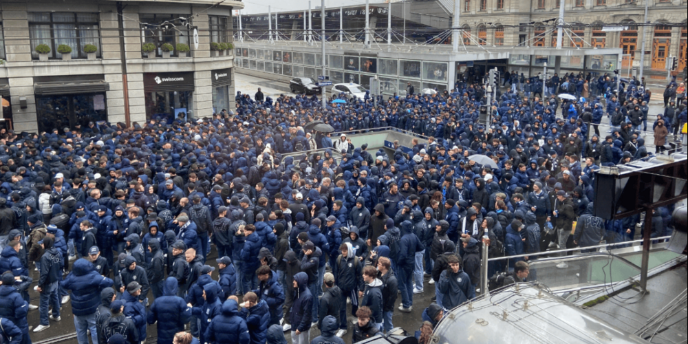 Protest in der Innenstadt: die FCZ-Fans versammeln sich vor dem Hauptbahnhof.