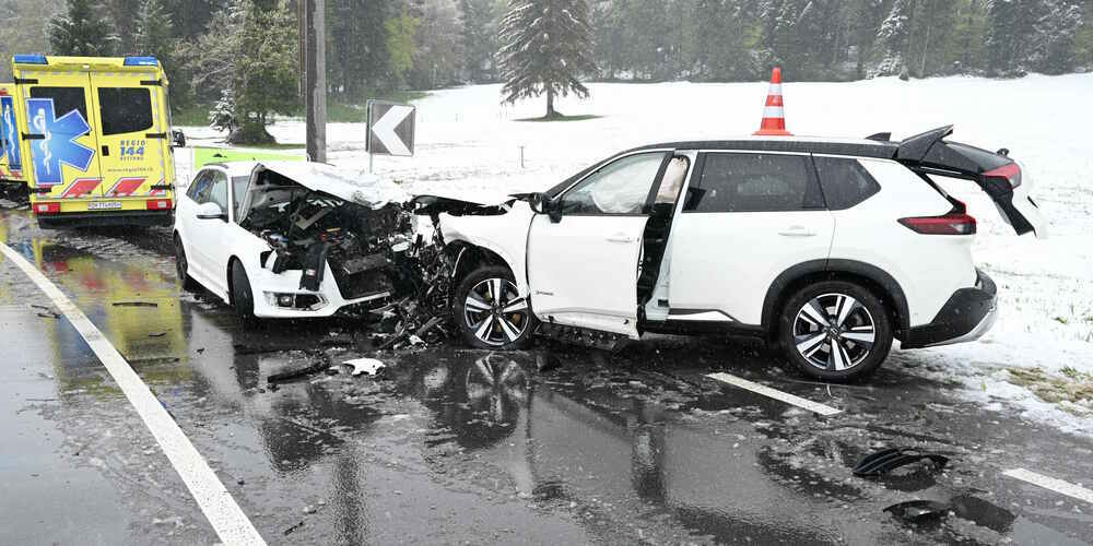 Um 11.30 Uhr kam es auf dem Ricken zu einer Frontalkollision zweier Autos.