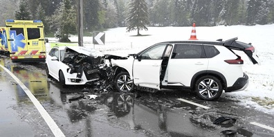 Am Sonntag (21.4.2024), kurz nach 11:30 Uhr, kam es auf der Rapperswilerstrasse in Gebertingen zu einer Frontalkollision zwischen zwei Autos.