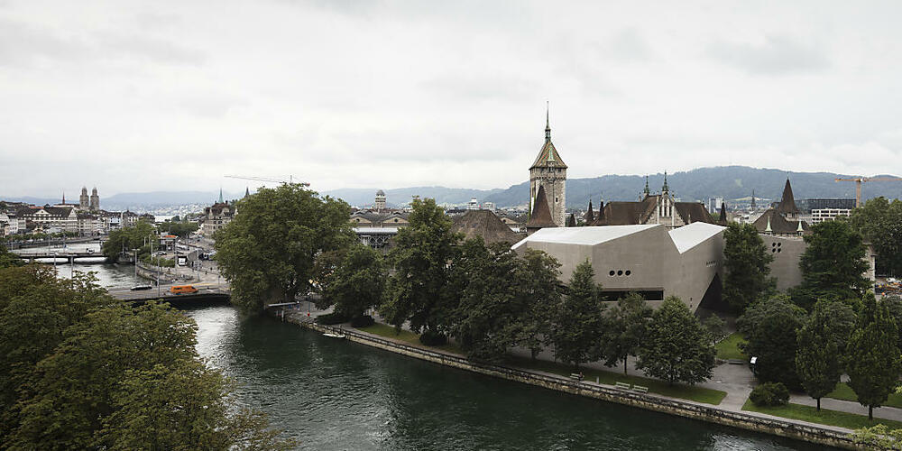 Am 13. Mai 2023 fiel ein Mann bei einer Auseinandersetzung beim Landesmuseum in die Limmat und starb. Inzwischen hat die Polizei vier Jugendliche festgenommen, die an der Auseinandersetzung beteiligt gewesen sein sollen. (Symbolbild)