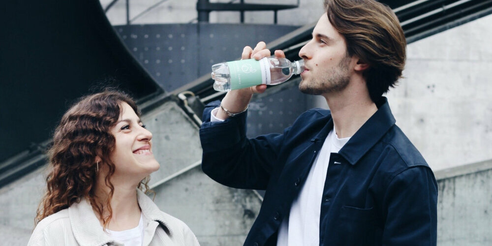 «GratisWasser» hat bereits 25'000 Mini-Billboards in Zürich verteilt.