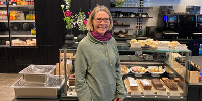 Inklusin Judith Bischof in der Schiffchuchi der Papeterie zum Schiff, wo sie viele Jahre gearbeitet hat.