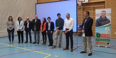 Die Kandidierenden für die Grossratswahlen sind (von links) Aline Indergand, Séverine Schindler, Urs Schär, Christoph Zürcher, Denise Neuweiler (Grosser Rat und Regierungsratskandidatin), Ivan Semeraro, Stefan Klauer, Peter Haldemann und Daniel Oriesek. 