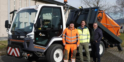 Der Unterhaltsdienst freut sich über den neuen Lindner Unitrac.