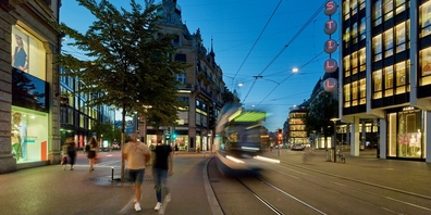 Stille ist in Zürich in der Regel eher Kunst als Realität: Die Buchstaben-Kugeln am ehemaligen Bally-Haus an der Bahnhofstrasse.