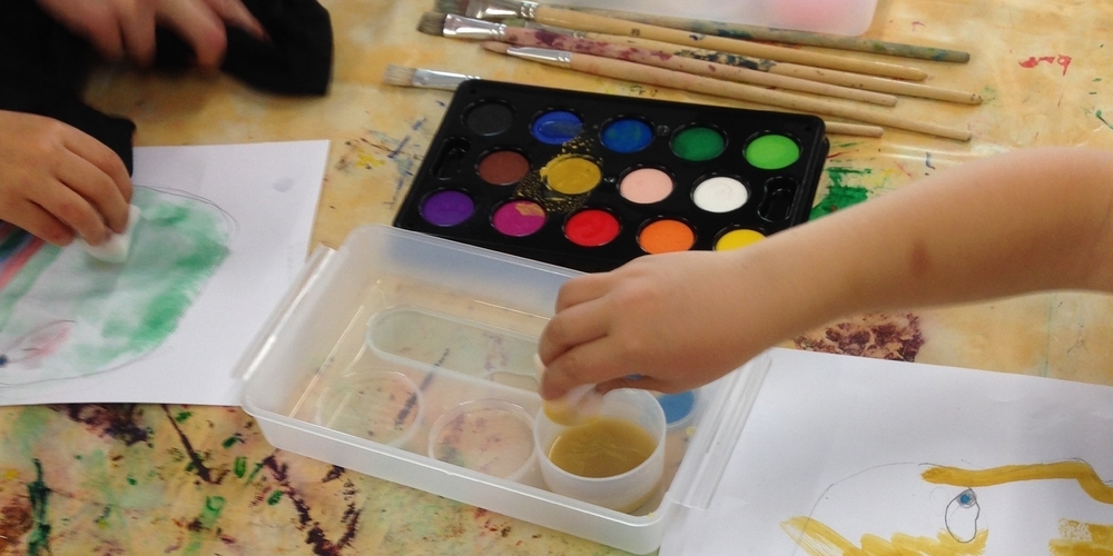 Im Kinder Kunst Labor werden das Sehen, Wahrnehmen und der gestalterische Ausdruck der Kinder angeregt und entwickelt.
