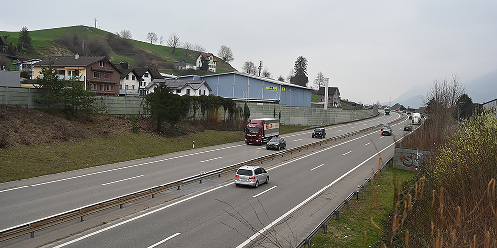 Im Bereich der Brücke bei Wangen fährt man auf der A3 durch mehrere Senken.