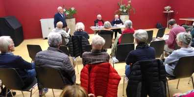 Rund 30 Personen folgten der Einladung zur Finissage der Ausstellung «Wassers Kraft» ins Uzner Begegnungszentrum.
