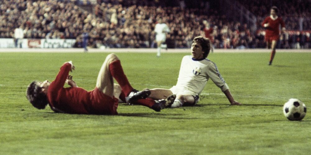 1977: Nach dieser Szene im Spiel FC Zürich gegen FC Liverpool gab es einen Penalty. Liverpool schlug den FCZ auswärts mit 3:1.
