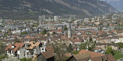 Die Stadt Chur will einen Teil ihrer Strassen entsiegeln und in Grünflächen und Begegnungszonen umwandeln. (Archivbild)