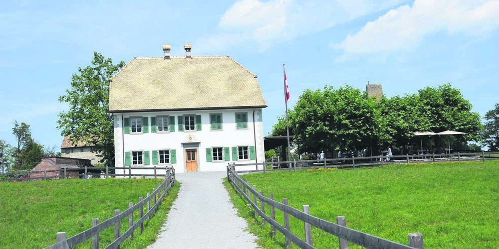Noch herrscht Stille auf der Ufnau. Bei schönem Wetter soll dann ab dem nächsten Wochenende der Inselbetrieb in beschränktem Mass eröffnet werden.