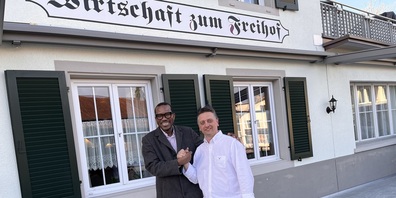 Zaki Abdullah und Michal Polak freuen sich über die gelungene Eröffnung. 