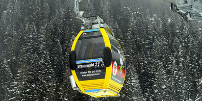 Warum der 8-jährige Junge im Skigebiet Braunwald von einer Sesselbahn stürzte, ist noch unklar. (Symbolbild)