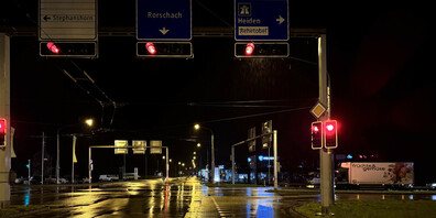 An der Kreuzung Rorschacher Strasse/Schönbühlstrasse kam es zur Berührung zwischen dem Auto und dem E-Bikefahrer.