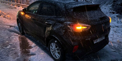 Einige Autofahrer waren auf die schneebedeckten Strassen nicht vorbereitet.