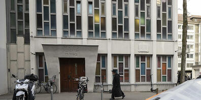 «Schwarze Tage für die Stadt Zürich»: Stadtpräsidentin Corine Mauch (SP) verurteilte den Angriff vom Samstag aufs Schärfste. Im Bild die Synagoge Agudas Achim in Wiedikon. (Archivbild)