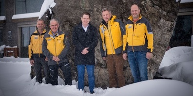 Der Vertrag wurde auf der Schwägalp unterzeichnet (von links): Martin Graf (Stv. Präsident Regionalverein ARO), Andres Bardill (Geschäftsführer ARS), Yves Noël Balmer (Landammann und Vorsteher Departement Gesundheit und Soziales), Franz Stämpfli (Präsident des Stiftungsrats ARS) und Thomas Koller (Rettungschef Rettungsstation Schwägalp).