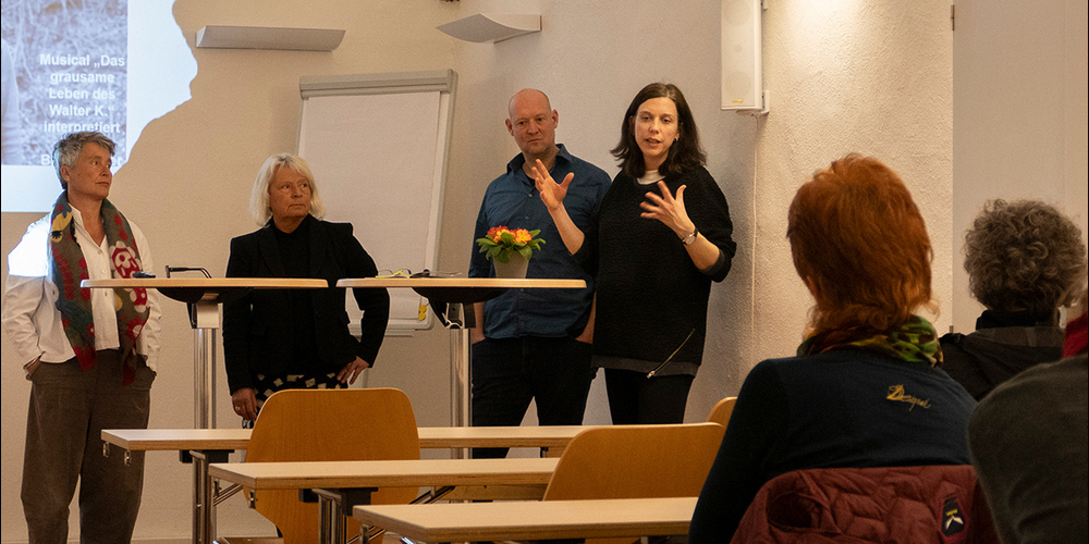 Karin Bucher, Heidrun Neukamm, Björn Reifler und Mirjam Janett in der Diskussion (von links).