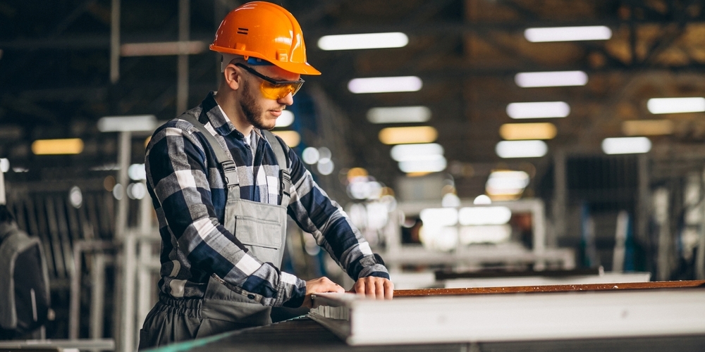 Der Anstieg gegenüber dem Vorjahr betrifft Stellensuchende aus der Industrie und dem verarbeitenden Gewerbe mit 8,8 Prozent. (Symbolbild)