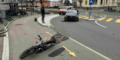 Als der 14-Jährige abbiegen wollte, kam es zur Kollision mit dem Auto.