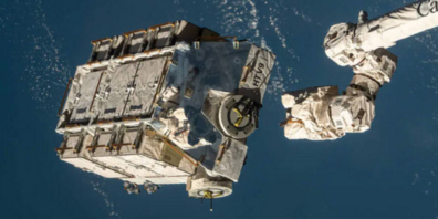 Dieses Batteriepaket der ISS wird heute in die Atmosphäre eintreten