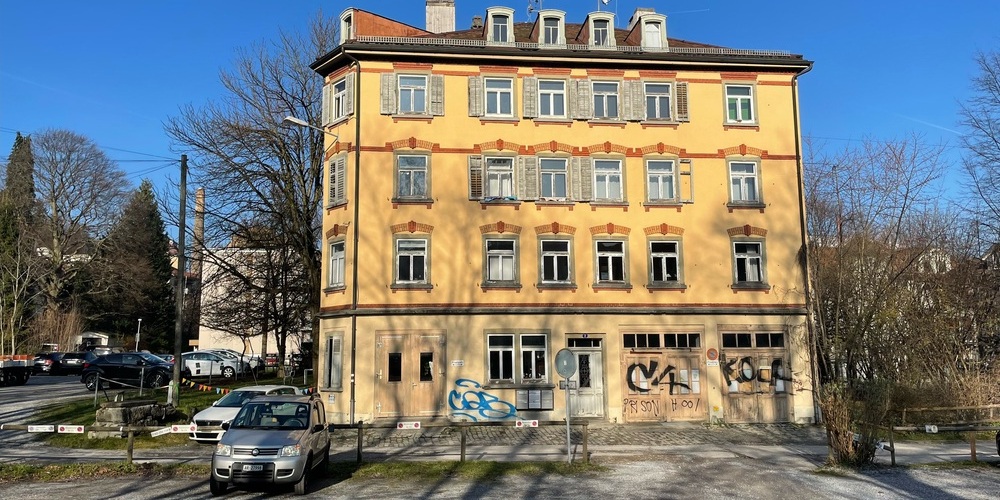 Der Stadtrat will am künftigen Standort des HSG-Campus am Platztor dieses Wohnhaus abbrechen