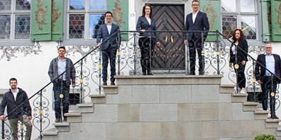 Gemeinderat 2021–2024: (v.l.) Thomas Fäh, Roman Rüegg, Schulpräsident Reto Gubelmann, Karen Peier, Gemeindepräsident Cornel Aerne, Ursula Riederer, Marcel Rohner.