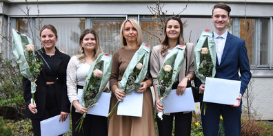 Die frischgebackenen Pflegefachpersonen HF (v.l.): Shania Zoller, Alissia Fust, Irena Bühler, Sandra Holenstein und Joel Bahar.