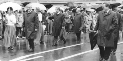 Landammann Karl Mätzler (links) mit den Regierungsräten Paul Gemperli, Alex Oberholzer, Hans Ulrich Stöckling und Burkhard Vetsch am Olma-Festumzug vom 12. Oktober 1991