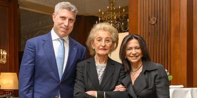 Ärztin Yonat Floersheim, Mitte (Präsidentin Swiss Sheba Friends) mit ihrem Sohn Alexander Floersheim und Bella Haas (Chefin Asprey, St. Moritz).