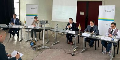 Sie präsentierten Vorhaben und das weitere Vorgehen im «Museum Werk 2» (von links): Philipp Kuhn, Leiter des Kulturamtes, Regierungsrätin Monika Knill, Chefin des Departementes für Erziehung und Kultur, Regierungsrat Dominik Diezi, Chef des Departementes für Bau und Umwelt, Kantonsbaumeister Roland Ledergerber, und Arbons Stadtpräsident René Walther.